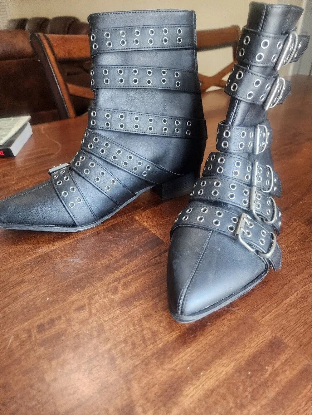 Warlock 70 mens size 8 Demonia Cut